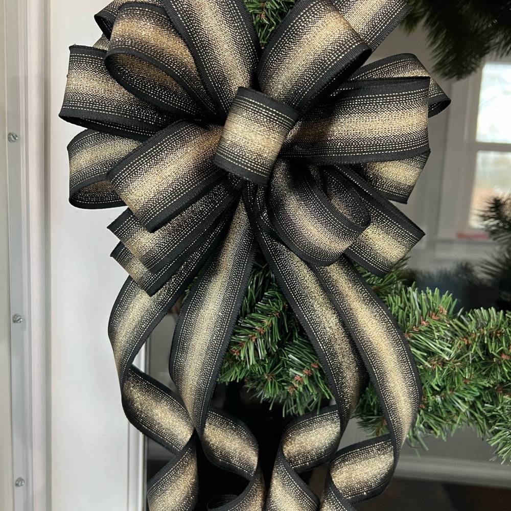 Elegant Black and Gold Holiday Bow